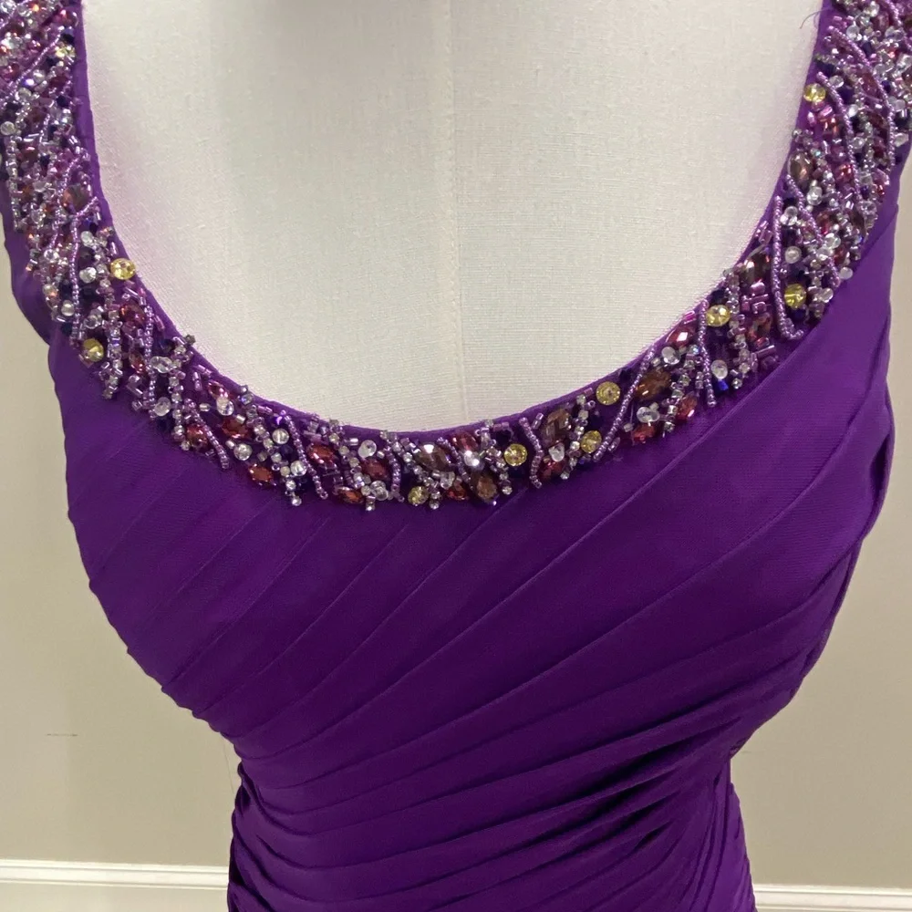 NWT formal long dress. Scoop neck, sleeveless, draped, size 8. 🪻 - Picture 2 of 4